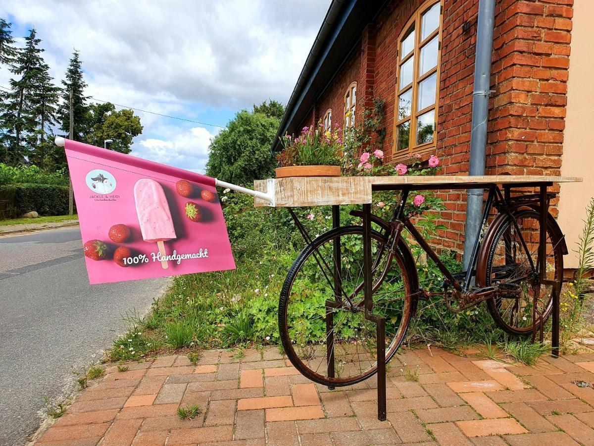 Gross Dratow Schmiede1860 Bed & Breakfast エクステリア 写真